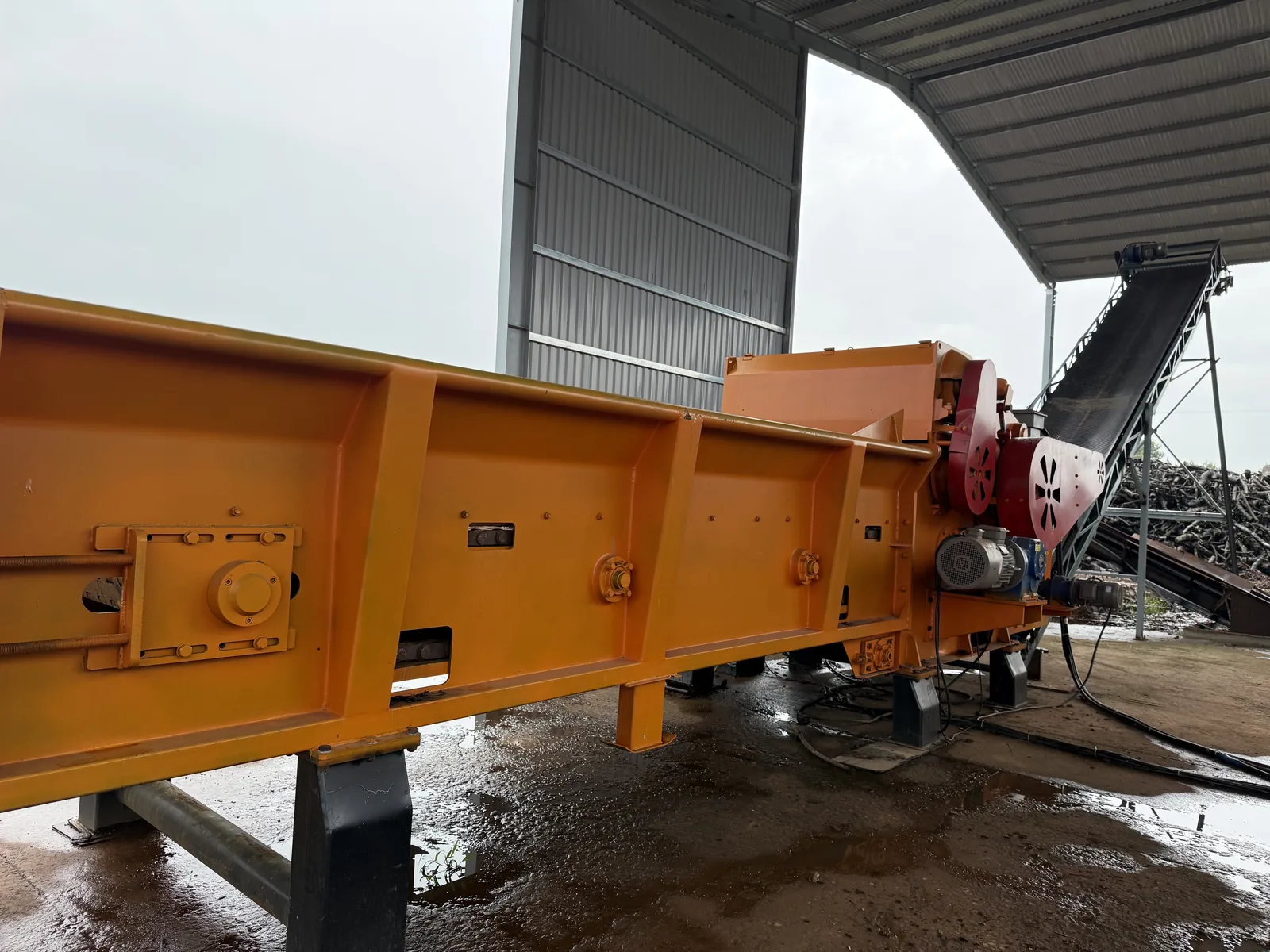 Stationary wood crusher installed at the Vietnam customer site