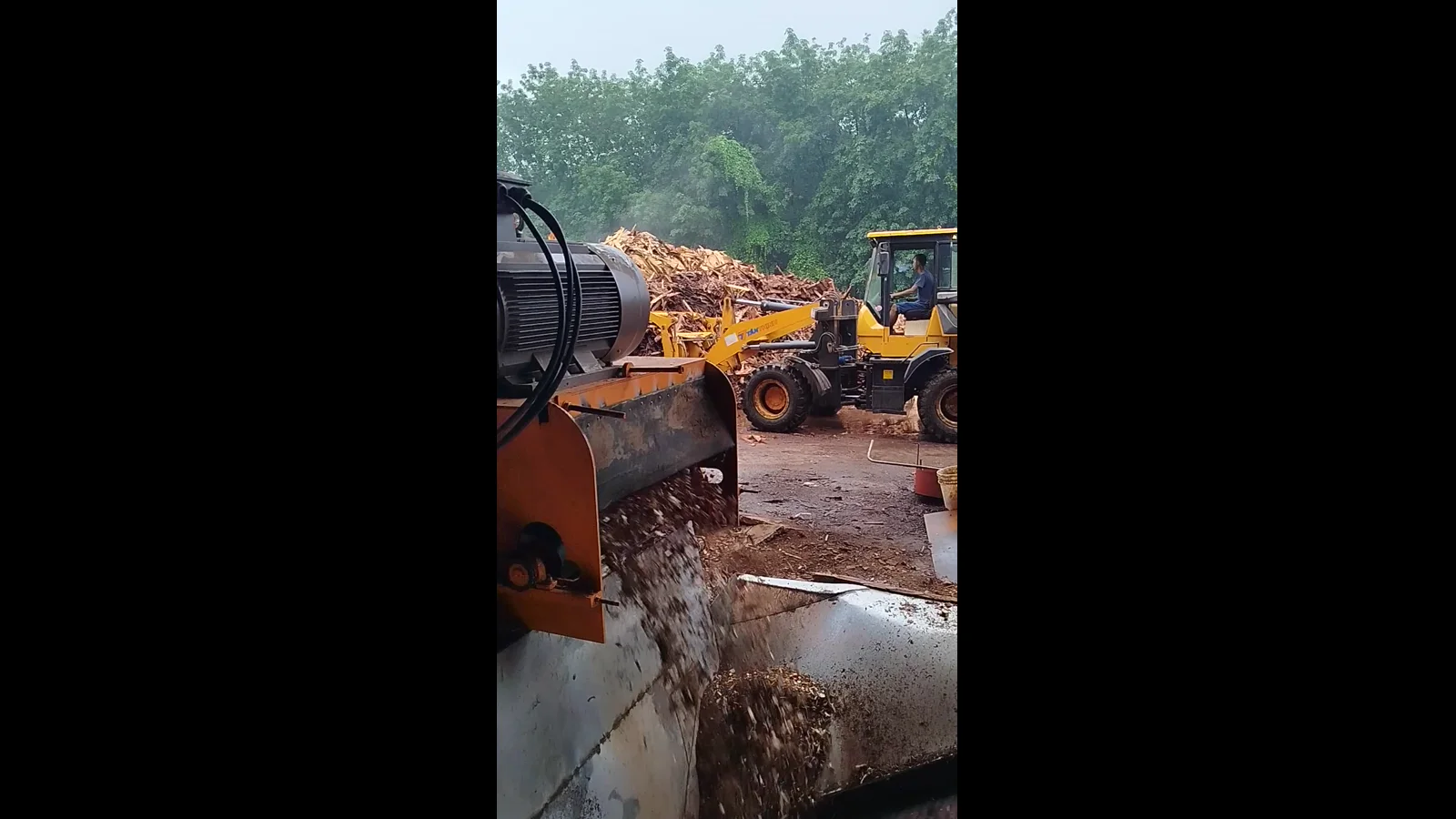 ZW1600 wood crusher operating at the Vietnam customer site