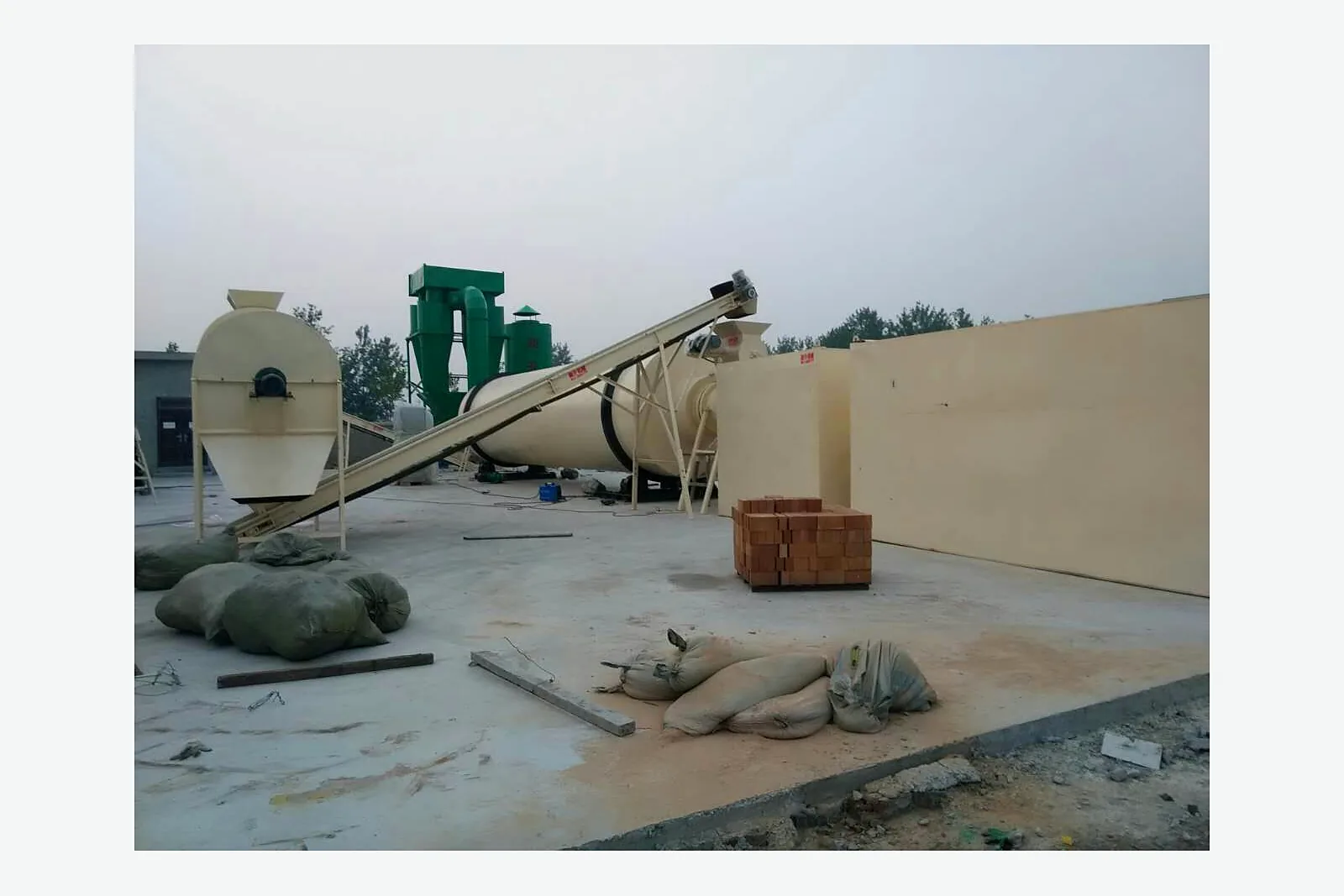 Wood chip and sawdust drying line